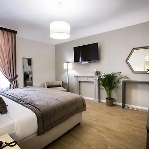 Bed & Breakfast Chic & Town Luxury **
